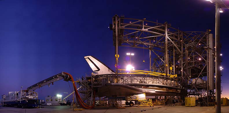 >Space shuttle Endeavour, Edwards Air Force Base, December 5, 2008